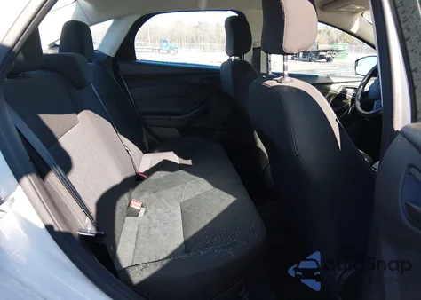 2016 Ford Focus S from USA, damaged, VIN 1FADP3E28GL339449